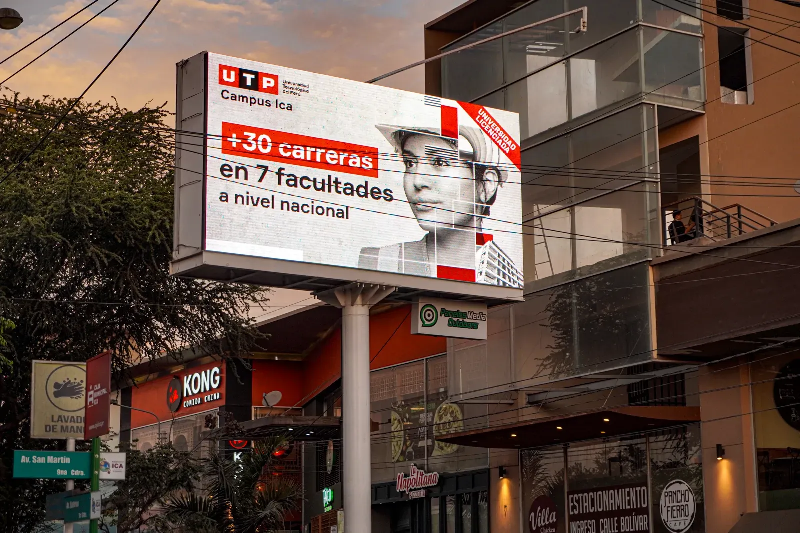 Pantalla Digital DOOH de alto impacto en zona comercial