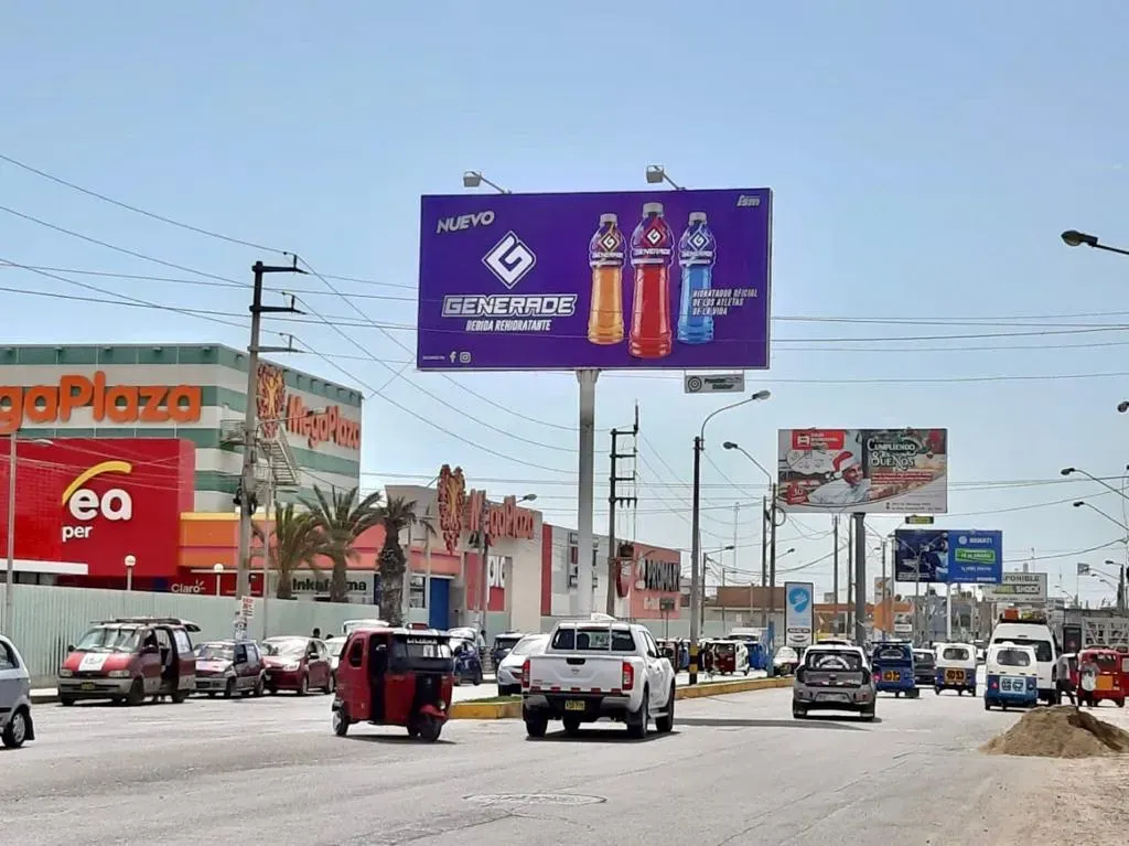 Torre Minipolar estratégica en zona urbana de alto tráfico