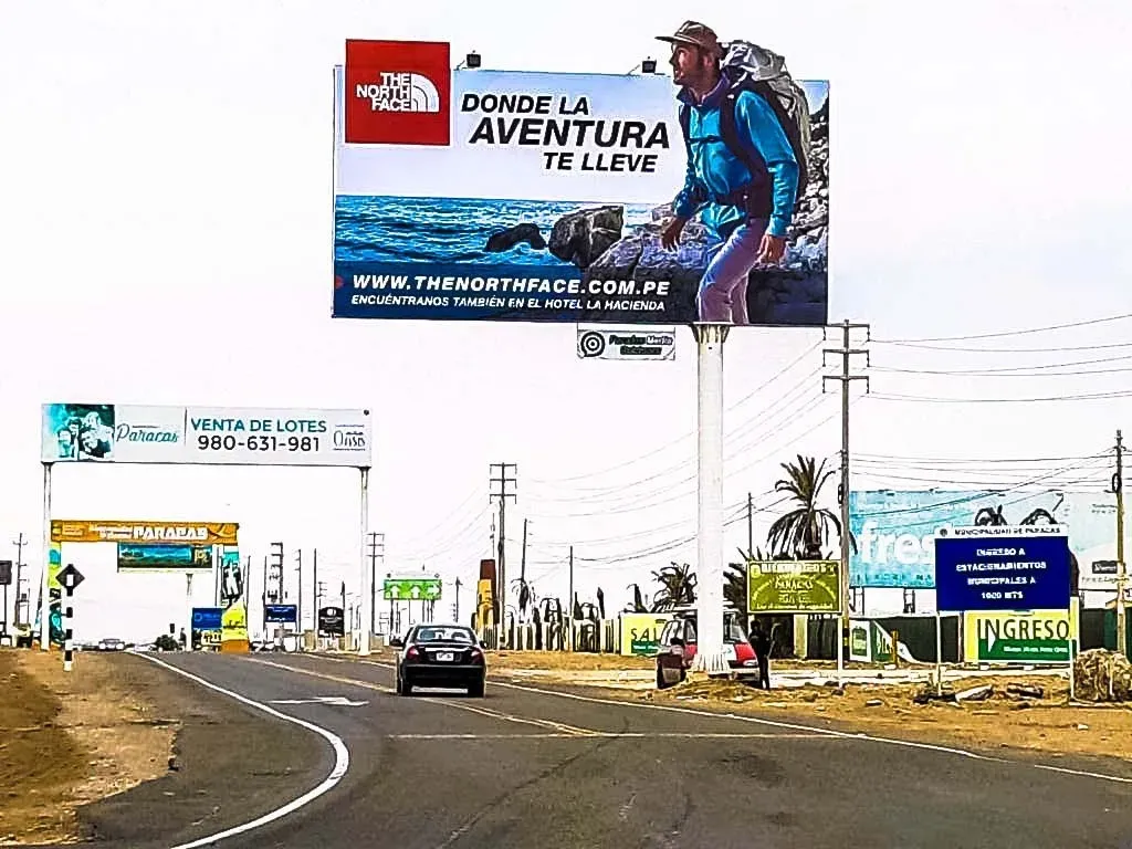 Torre Unipolar de gran formato para publicidad exterior